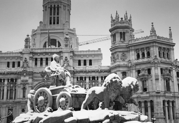 800px-Fuente_de_Cibeles_(Madrid)_12